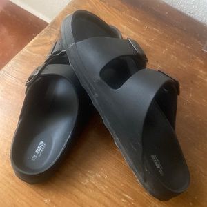 Sandal